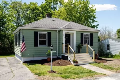175 Maple St, Somerset, MA 02726