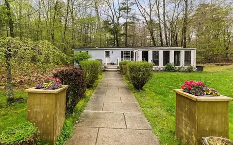 84 Forest Rd, Salisbury, MA 01952