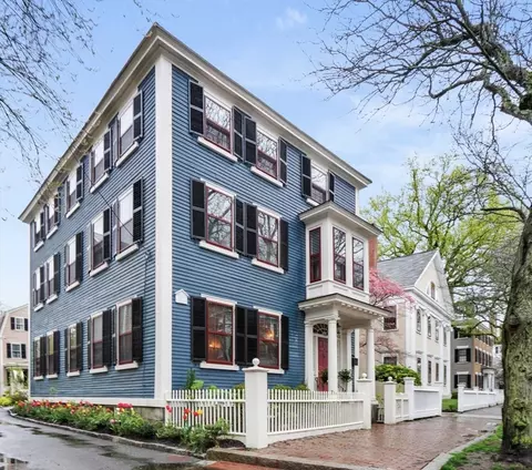 18 Chestnut St, Salem, MA 01970