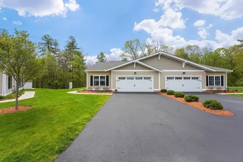107 Rogerson Xing #107, Uxbridge, MA 01569