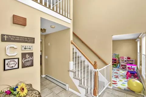 Entry Way - 13 Pineview Rd, Dudley, MA 01571 photo 3 of 7