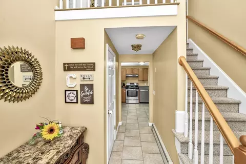 Entry Way - 13 Pineview Rd, Dudley, MA 01571 photo 2 of 7