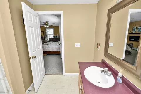 Bath - 13 Pineview Rd, Dudley, MA 01571 photo 3 of 4