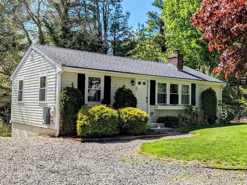 67 Huckleberry Ln, Barnstable, MA 02648