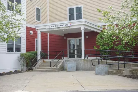 30 Franklin St #429, Malden, MA 02148