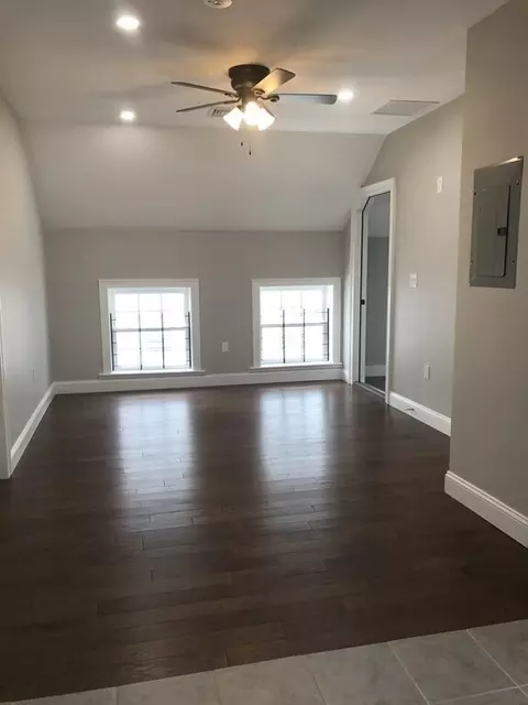 Living - 176 Snell St, Fall River, MA 02721 photo 3 of 4