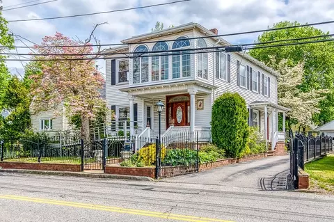 61 Old Colony Ave, Taunton, MA 02718