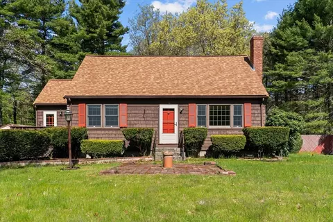 12 Delehanty Dr, Tewksbury, MA 01876