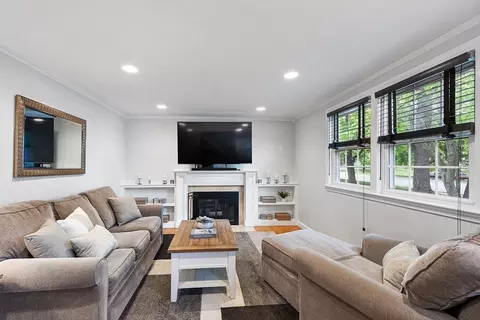 3 Pierce St, Hudson, MA 01749 photo 4