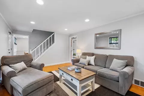 3 Pierce St, Hudson, MA 01749 photo 2