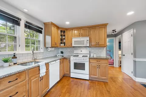3 Pierce St, Hudson, MA 01749 photo 9