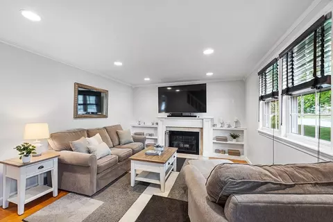 3 Pierce St, Hudson, MA 01749 photo 3