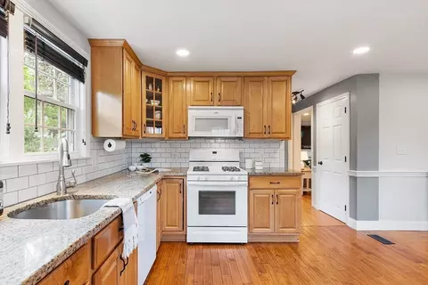 3 Pierce St, Hudson, MA 01749 photo 12
