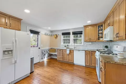 3 Pierce St, Hudson, MA 01749 photo 8