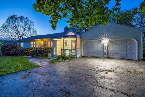 14 Kings Grant Rd, Westborough, MA 01581