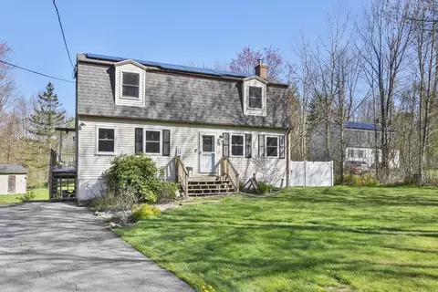 89 Hill St, Gardner, MA 01440