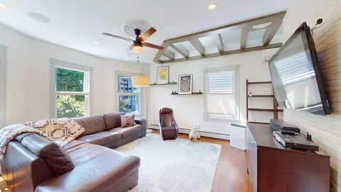 70 Chestnut St #3, Brookline, MA 02445