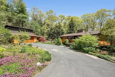 380 Heald Rd, Carlisle, MA 01741
