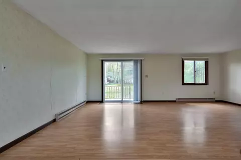 Living - 44 Bailey Ln, Georgetown, MA 01833 photo 2 of 6