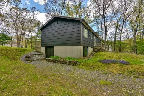 Exterior - 44 Bailey Ln, Georgetown, MA 01833 photo 6 of 10