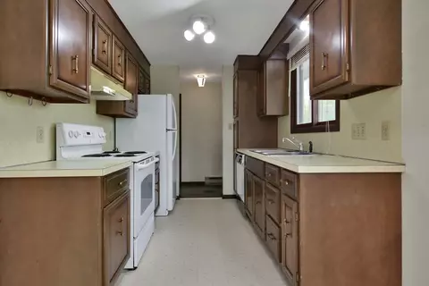 Kitchen - 44 Bailey Ln, Georgetown, MA 01833 photo 3 of 3