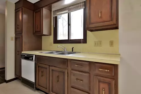 Kitchen - 44 Bailey Ln, Georgetown, MA 01833 photo 1 of 3