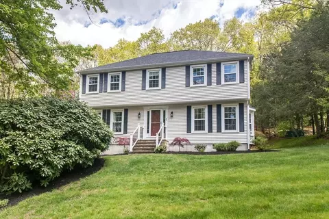 27 Cheney Pond Rd, Medfield, MA 02052