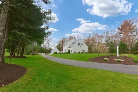 Exterior - 128 Smith St, Attleboro, MA 02703 photo 6 of 10