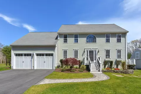 128 Smith St, Attleboro, MA 02703