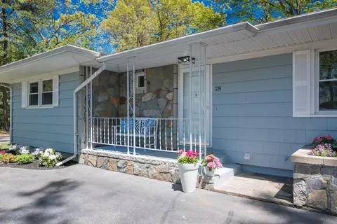 28 Dale St, South Hadley, MA 01075