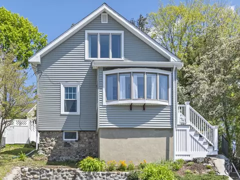 74 Circle Dr, Waltham, MA 02451