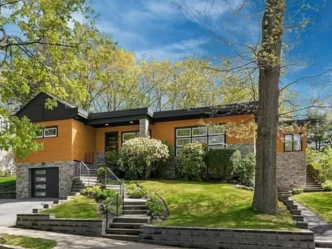 5 Audubon Dr, Chestnut Hill, MA 02467