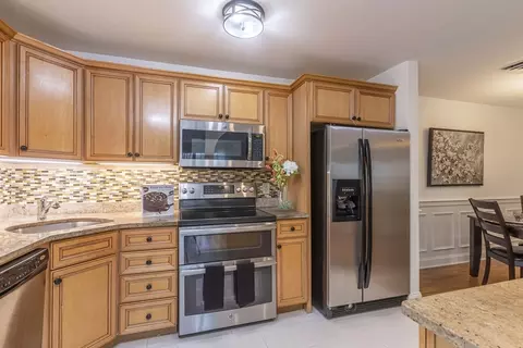 450 Brookside Dr #F, Andover, MA 01810