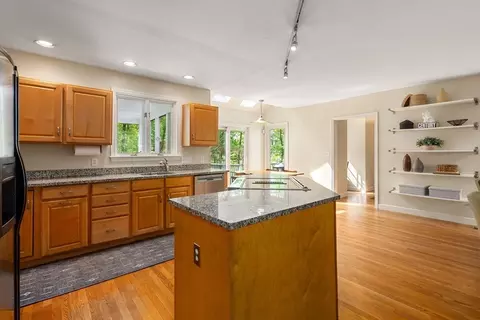 39 Prospect St, Wellesley, MA 02481 photo 2