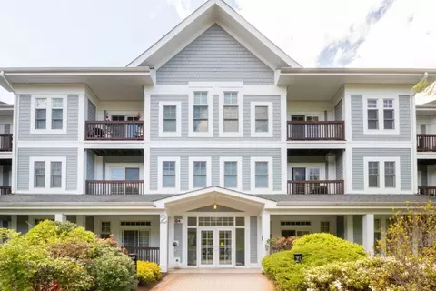 501 Commerce #2-203, Braintree, MA 02184