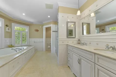 Bath - 61 Grant St, Needham, MA 02492 photo 1 of 4