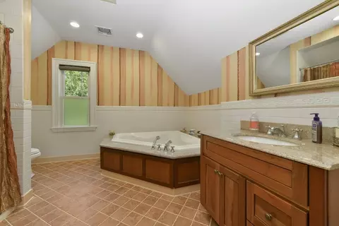 Bath - 61 Grant St, Needham, MA 02492 photo 2 of 4