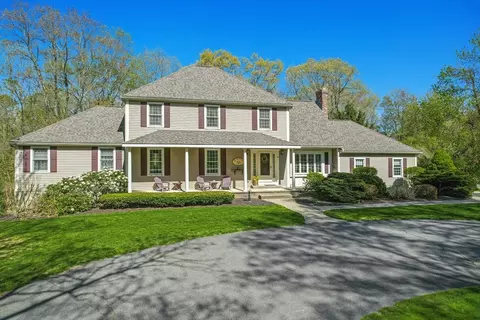 86 North St, Grafton, MA 01519