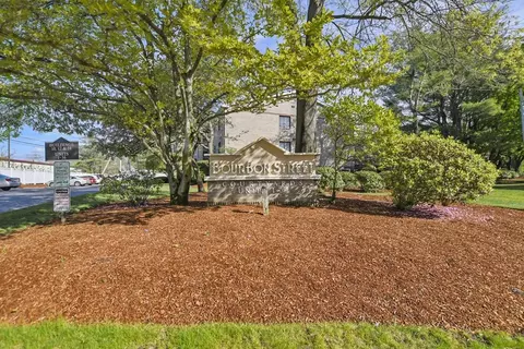 10 Bourbon St #12, Peabody, MA 01960