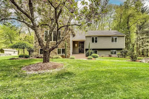40 East St, Hopkinton, MA 01748