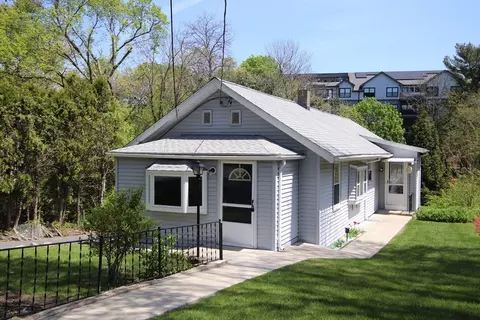 25 Wonderland Ave, Saugus, MA 01906