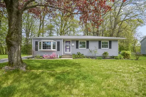 9 Horseshoe Dr, Auburn, MA 01501