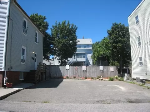98 Pleasant St, Gloucester, MA 01930 photo 2