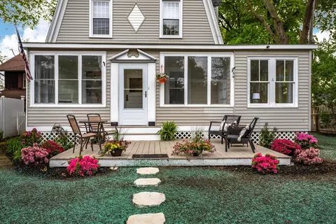 7 Grove St, Lynnfield, MA 01940