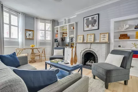 105 Pembroke St #1, Boston, MA 02118