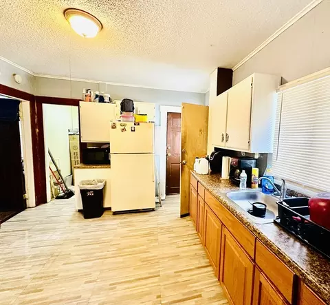 57-59 Tyler St, Springfield, MA 01109 photo 4