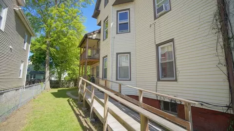 42 Hall St, Springfield, MA 01108 photo 5