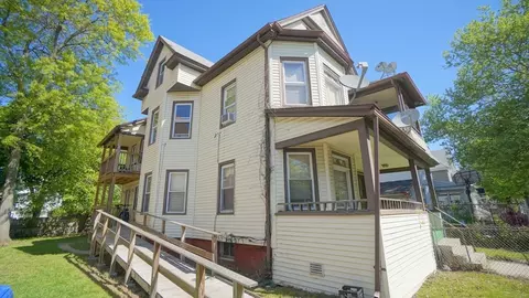 42 Hall St, Springfield, MA 01108 photo 4