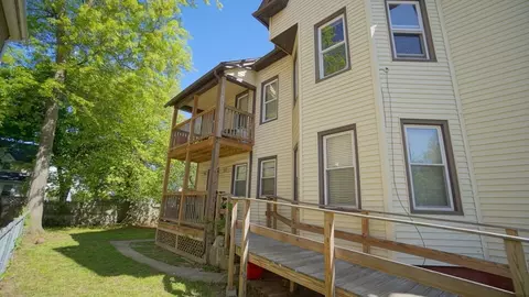 42 Hall St, Springfield, MA 01108 photo 6