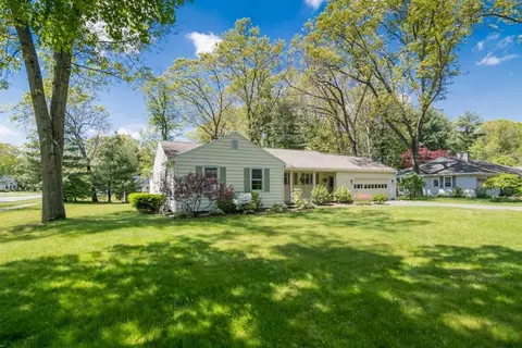 6 Maplewood St, Longmeadow, MA 01106